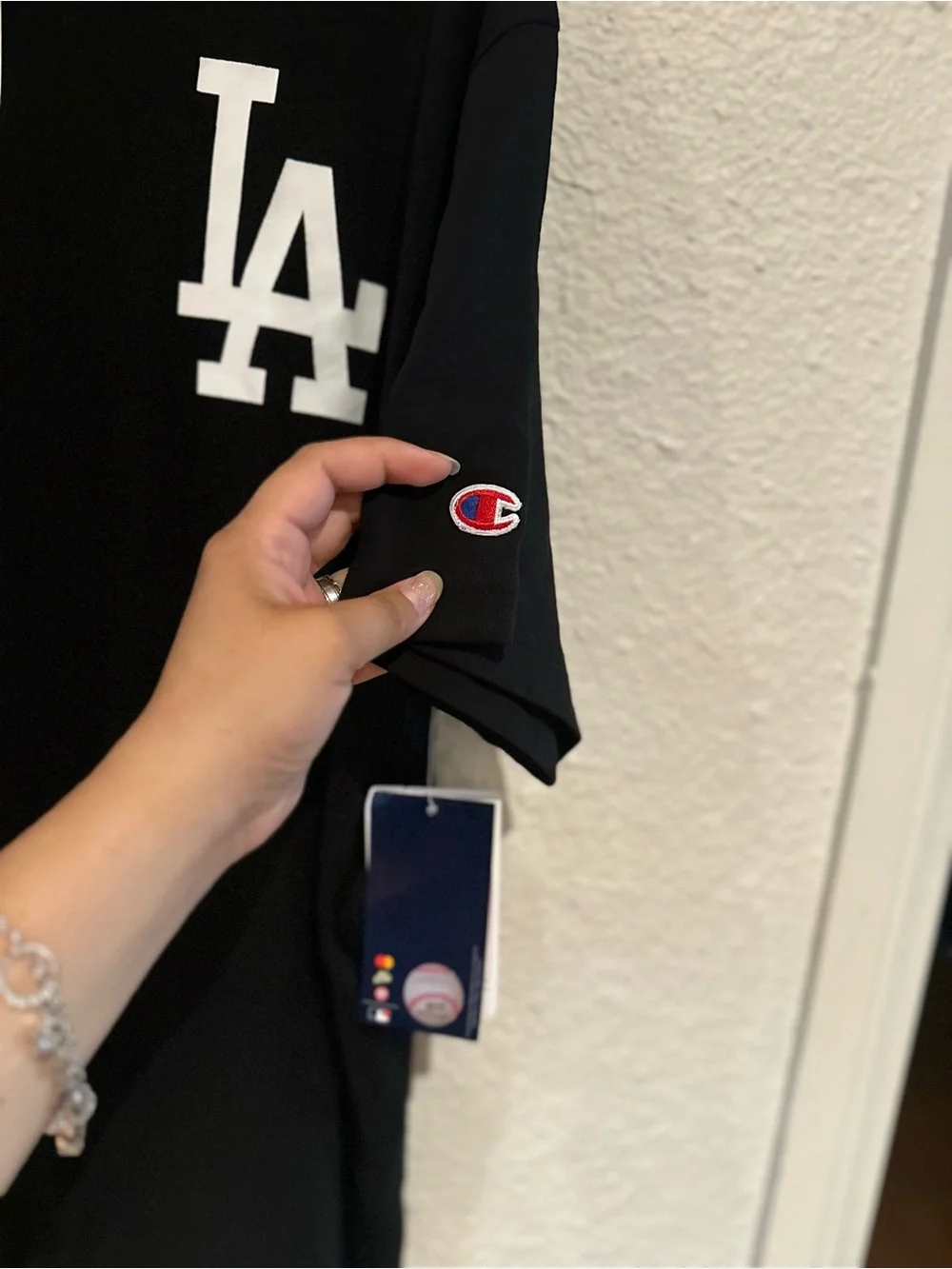 Champion Black Tee with White LA Logo - Men wrinkly - Picture 4 of 6